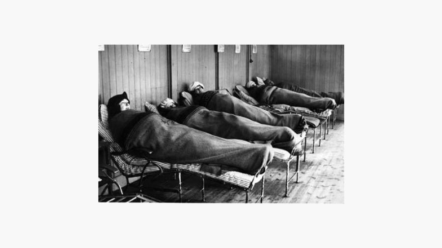 Tbc-patienterna på Söderby sanatorium får frisk luft under en vilotimme i det fria (1927). Foto Scanpix. Källa Wikipedia